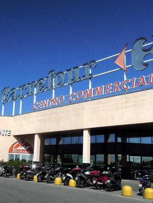 Carrefour di Massa, lo stipendio è in voucher 