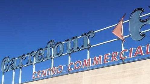 Carrefour di Massa, lo stipendio è in voucher