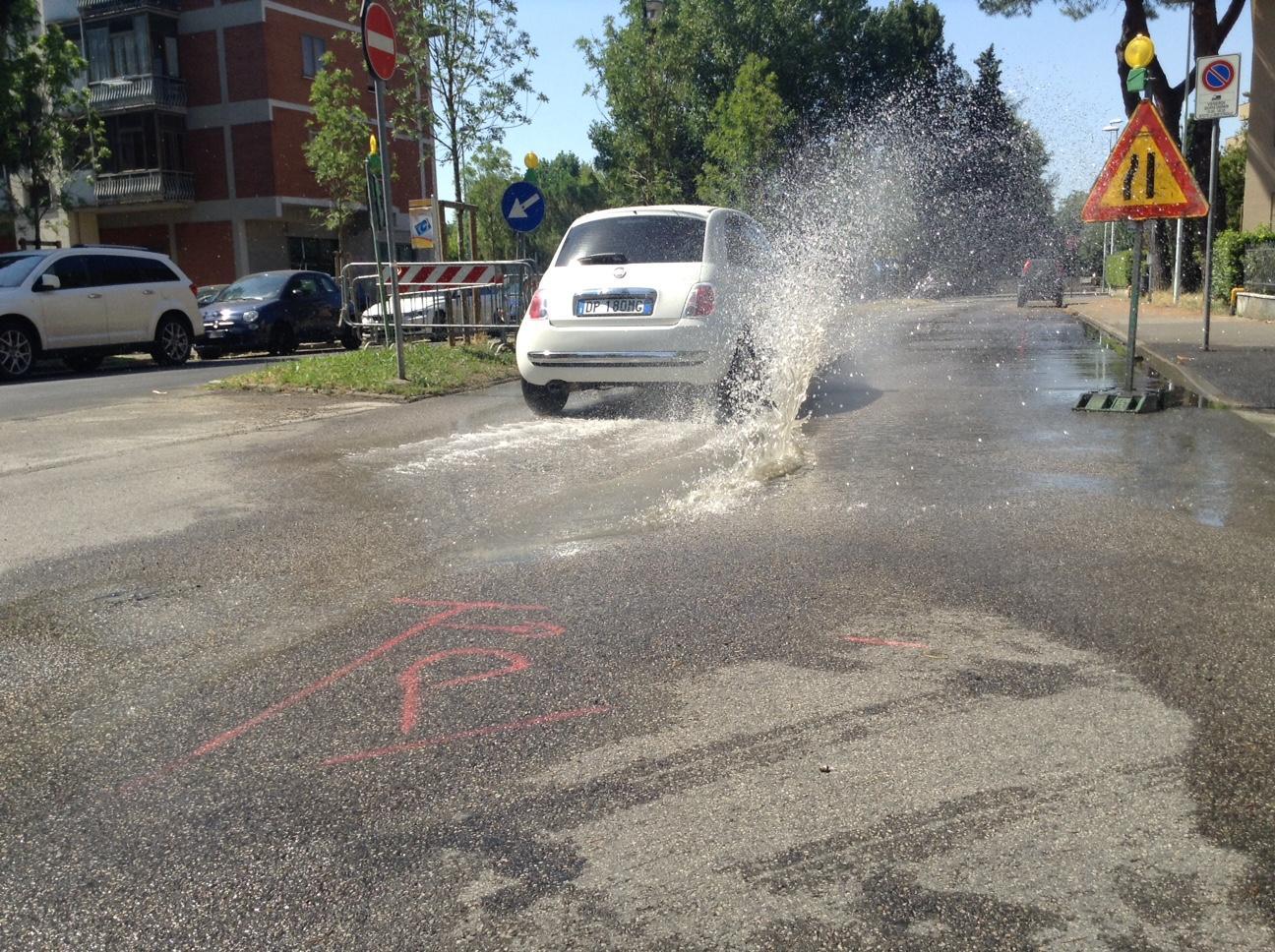 L'acqua che zampilla in via Goldoni