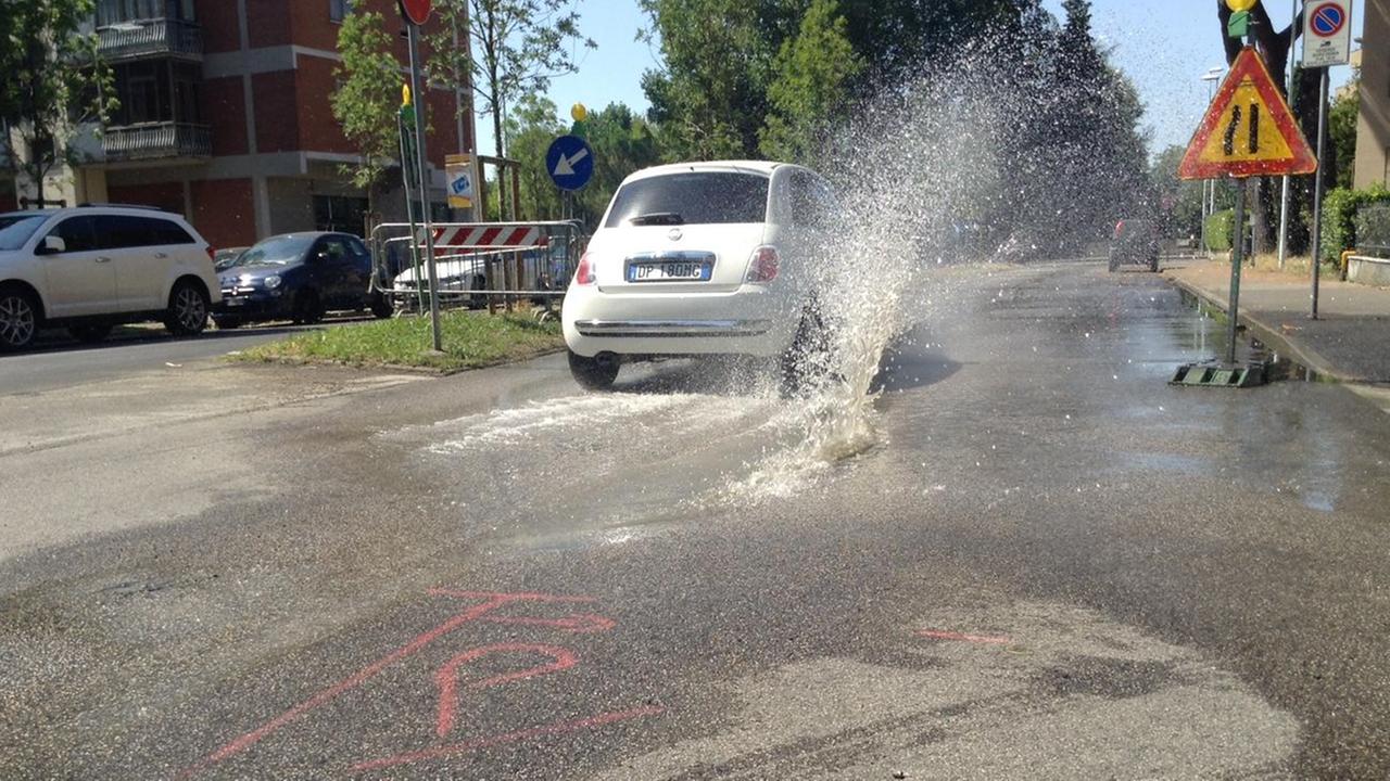 L'acqua che zampilla in via Goldoni
