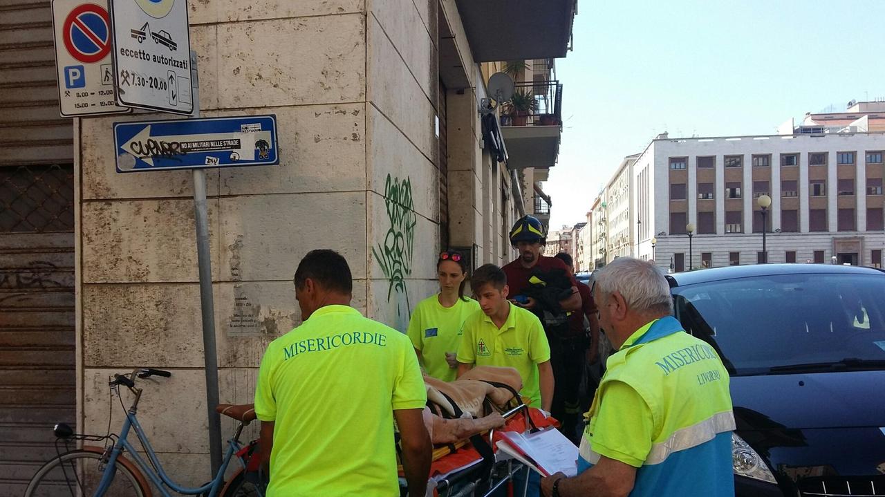 Anziana cade in casa, soccorsa dai vigili del fuoco