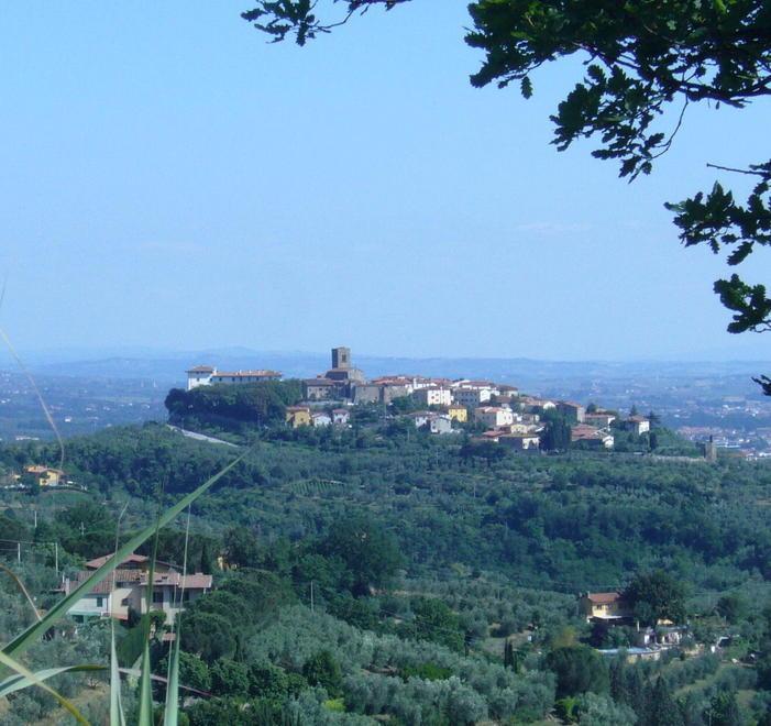 Il colle di Montevettolini (foto Nucci)