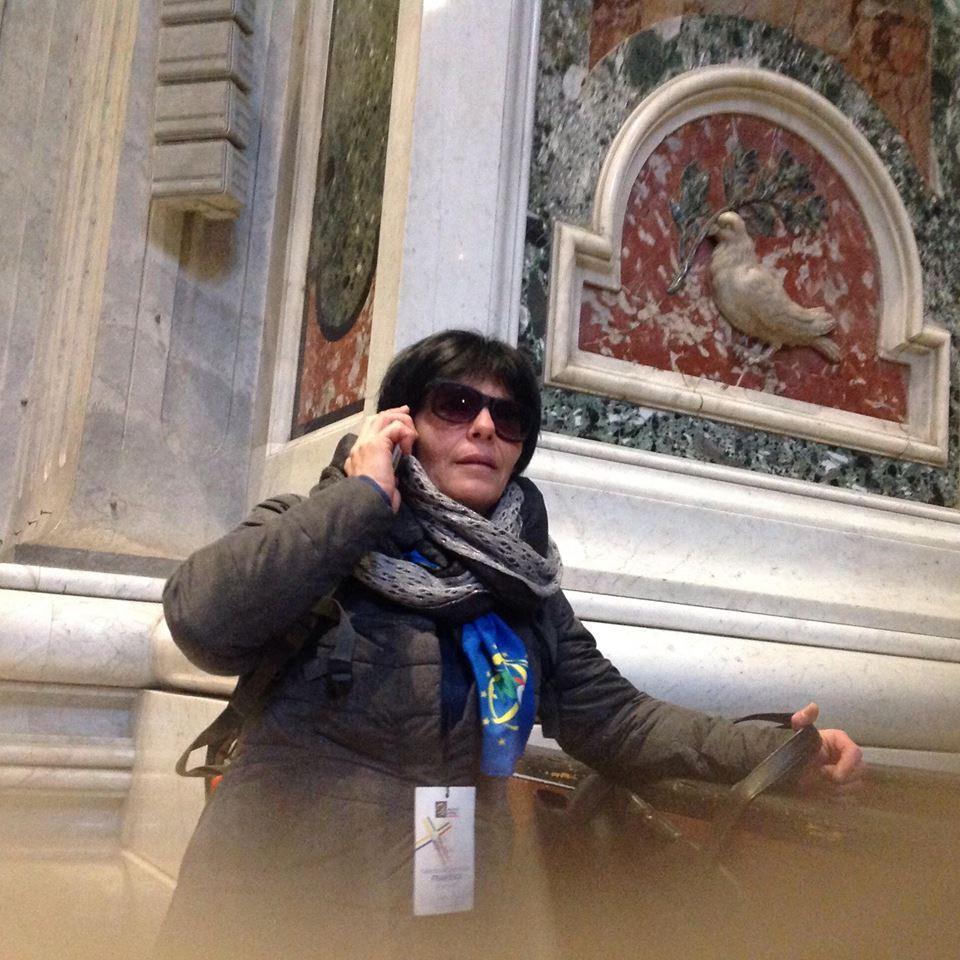 Muore a 54 anni improvvisamente madre di tre figli
