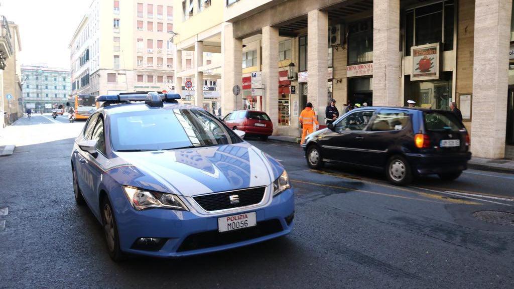 Furto alla profumeria Armonie di via Grande