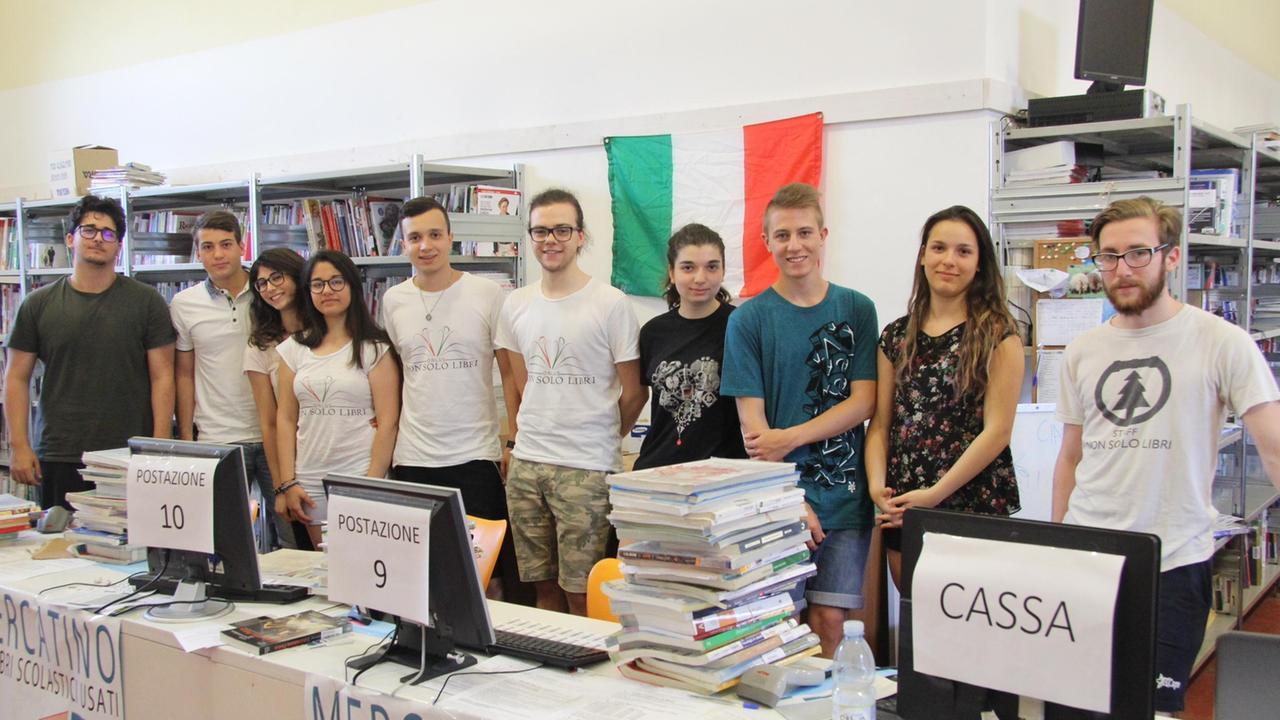 Il mercatino dei libri usati organizzato dall'associazione "Non solo libri"