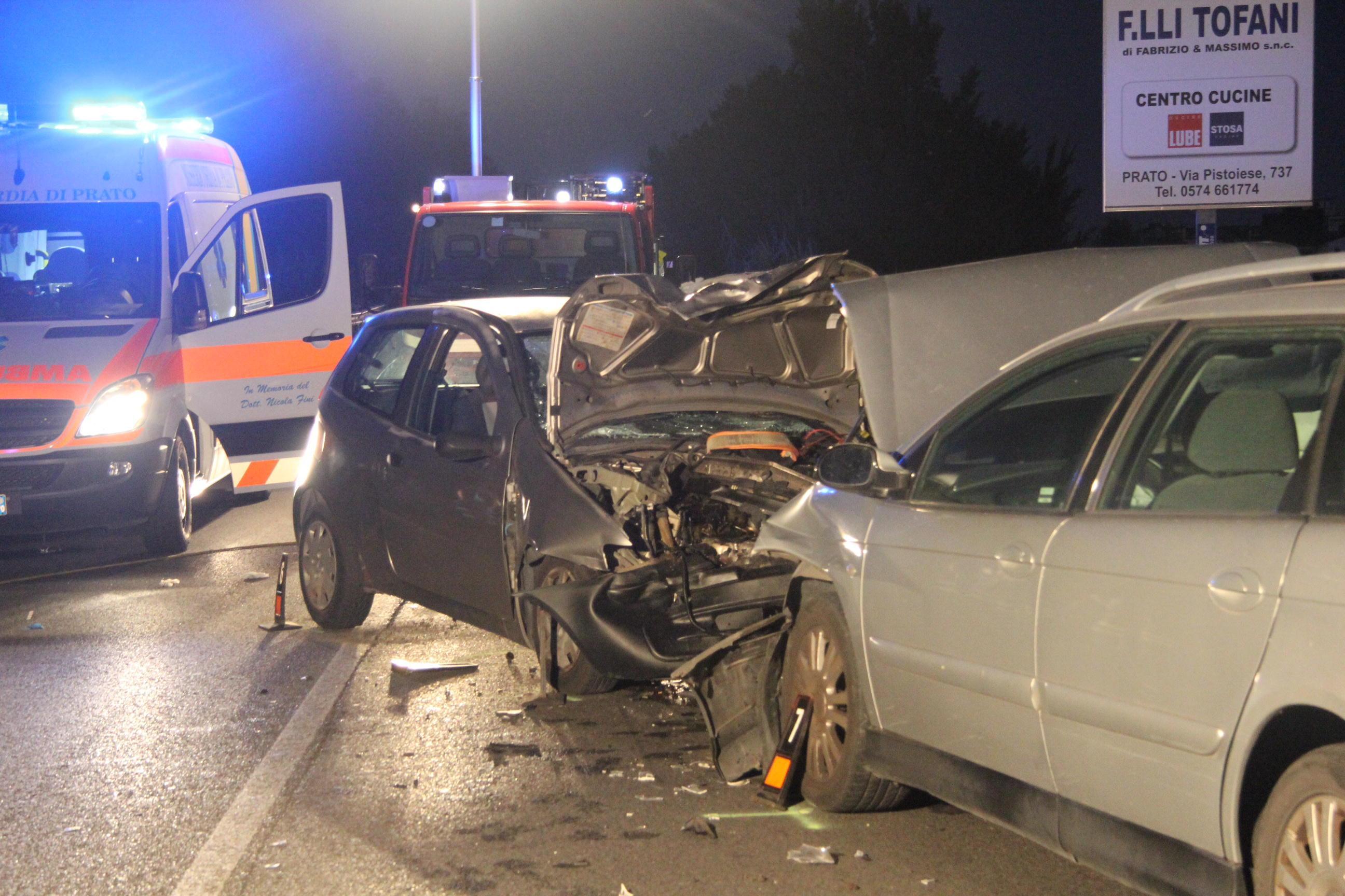 L'incidente frontale in via Melis (foto Batavia)