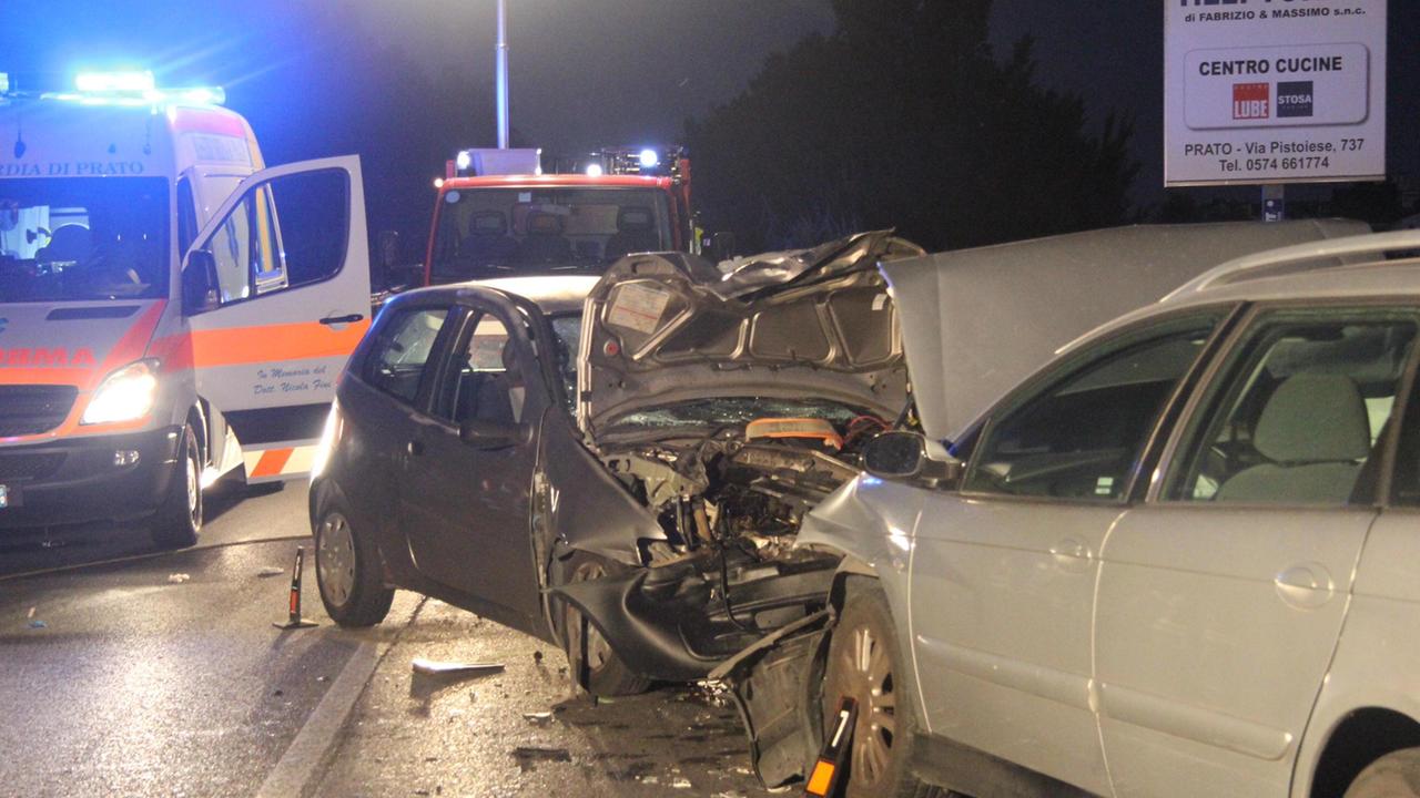 L'incidente frontale in via Melis (foto Batavia)
