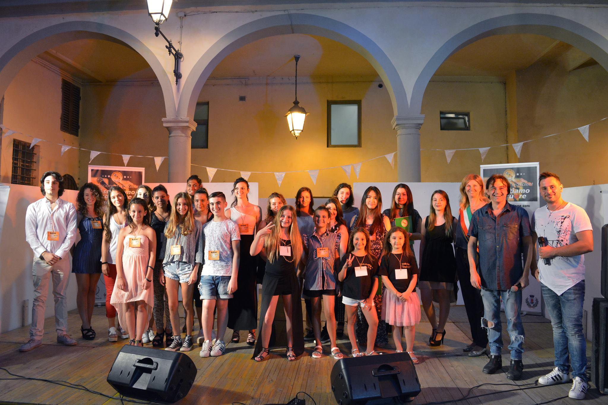 I partecipanti alla prima serata del Biscone d'oro di Pescia