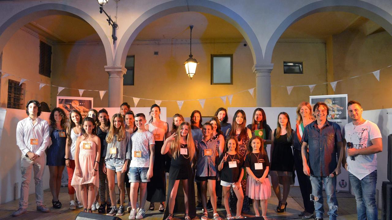 I partecipanti alla prima serata del Biscone d'oro di Pescia