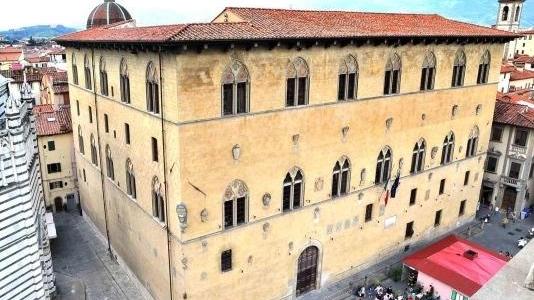 Il professore: chat intime sì, ma mai allungato le mani su quella studentessa