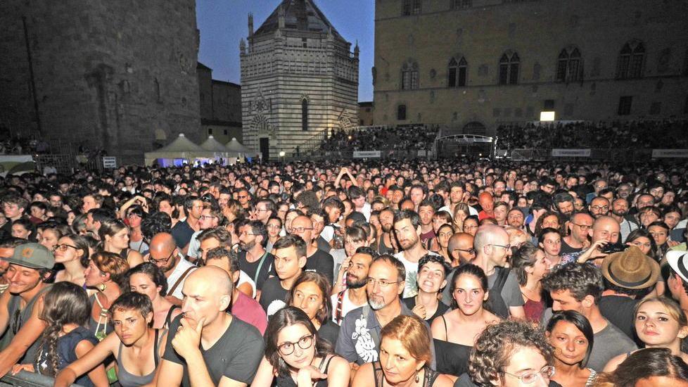 Il pubblico in piazza del Duomo per la band statunitense (Foto Lorenzo Gori)