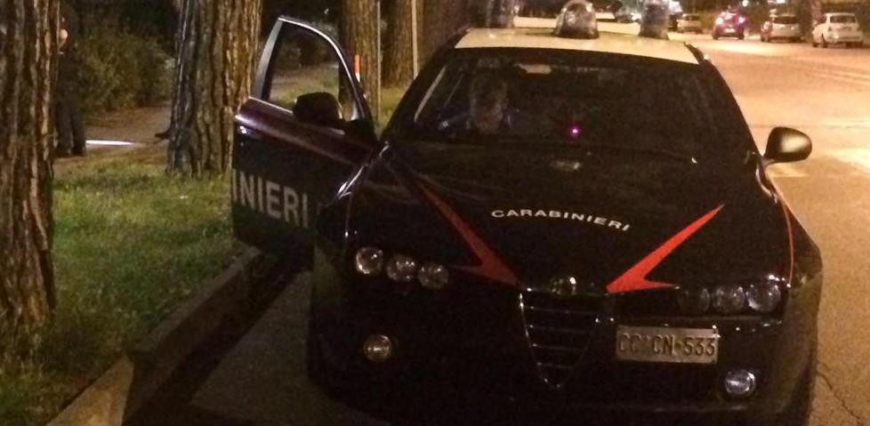 Litiga con la vicina e usa un tirapugni contro i carabinieri 