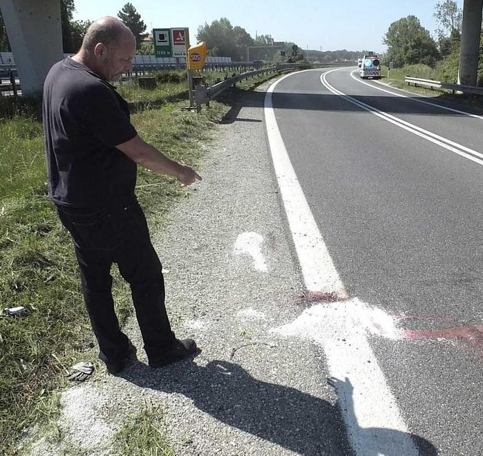 Muore con la moto contro il guard-rail 