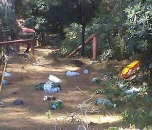I lavori sono bloccati, minigolf pieno di rifiuti 