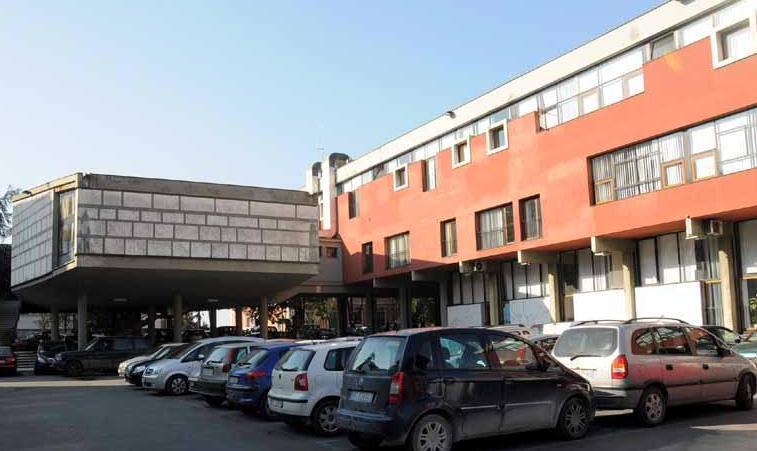 «Servizi dimezzati»: la rabbia delle famiglie