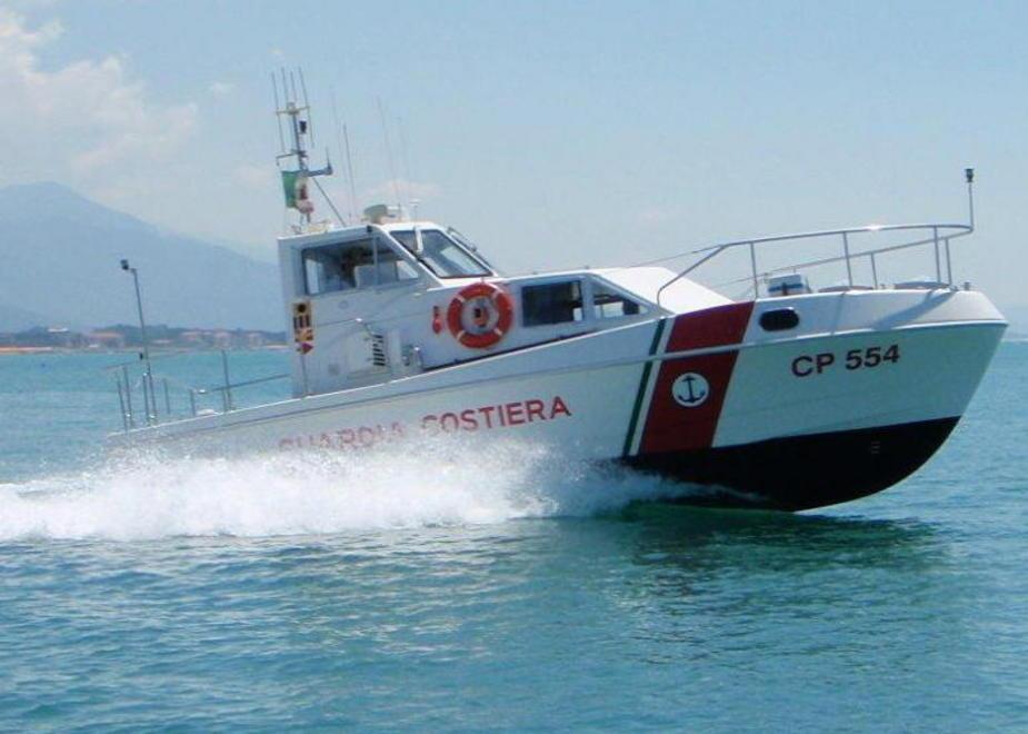 Litiga con la moglie, non vuol più tornare a riva