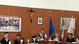 Tensione e polemiche in aula, la minoranza contro il sindaco