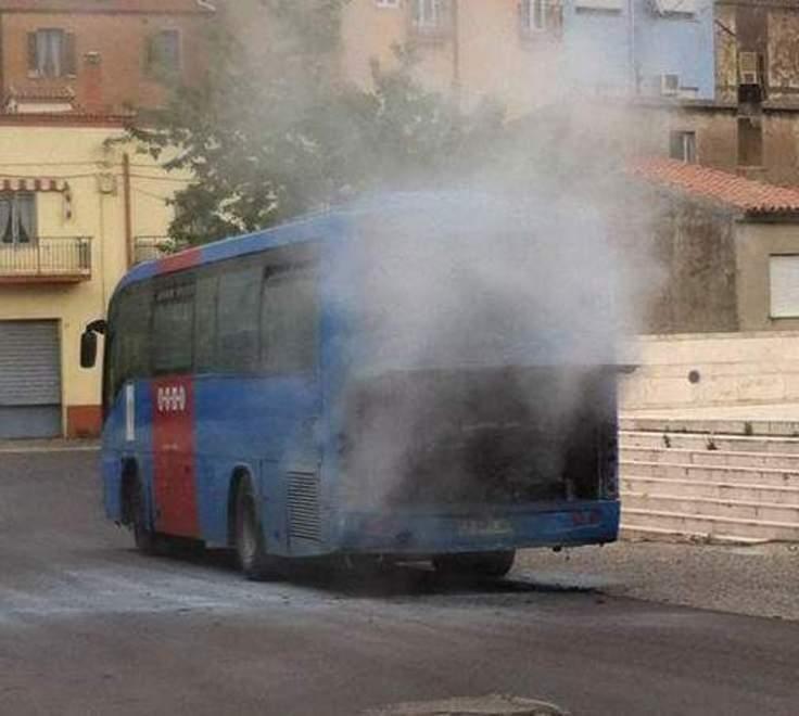Pullman insicuri e sporchi, è rivolta tra i pendolari 