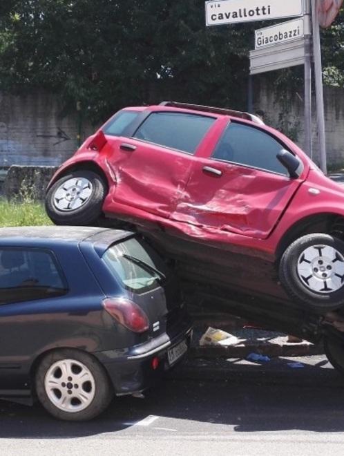 Spettacolare incidente a Sassuolo: un ferito 