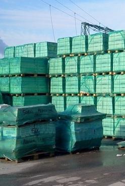 Export: ceramica cresce, male la moda