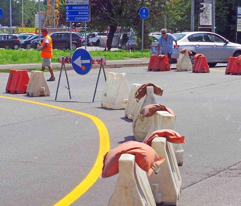 Traffico deviato in via Pomposa 