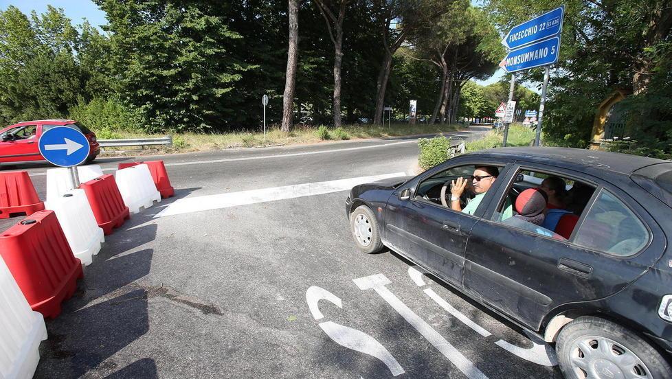 L'incrocio della discordia tra via Porrione e via Ponte dei Bari (foto Nucci)