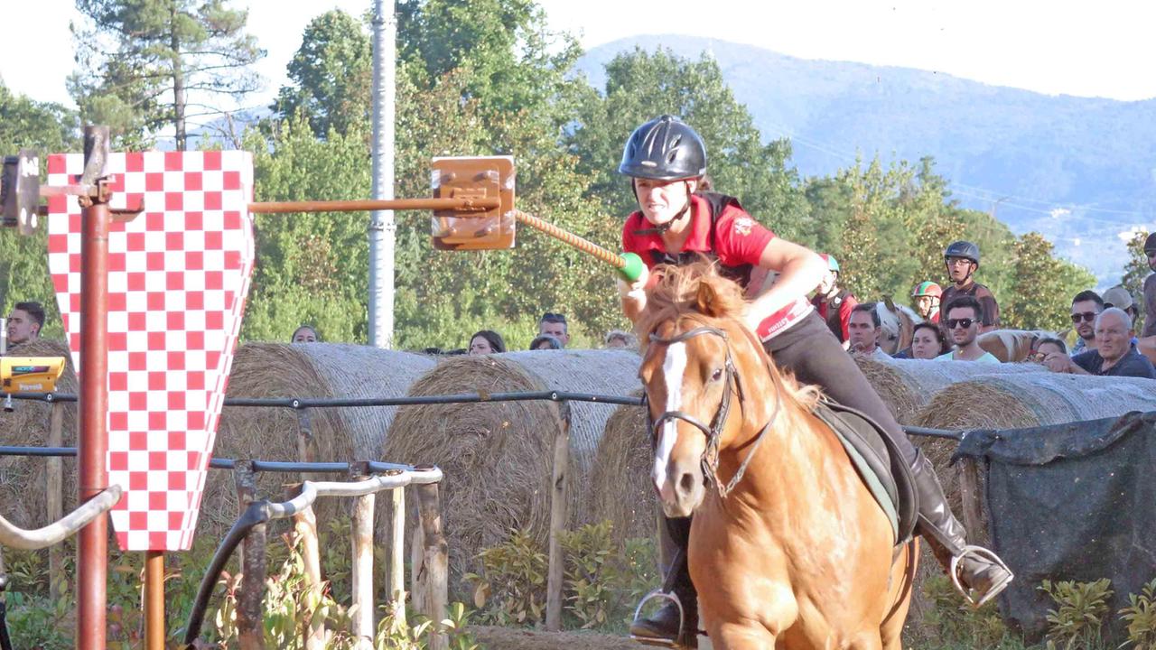Un momento delle prove a Montesecco della nuova Giostra dell'Orso (Foto Gori)