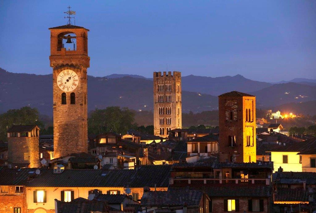 Campanili e torri come soldati a guardia della città