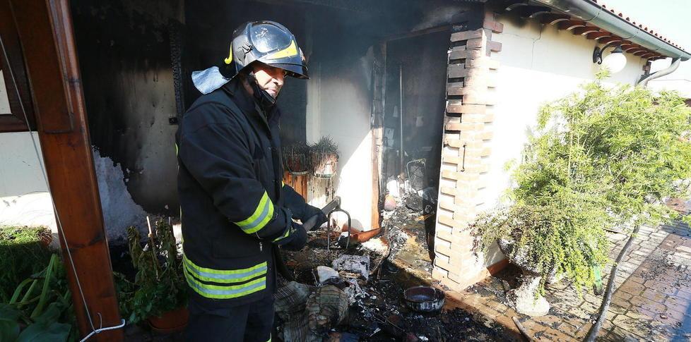 Salvati dai carabinieri tra le fiamme 