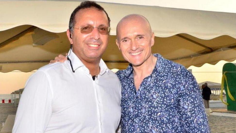 Rivoluzione Ostras Beach come un resort senza limiti