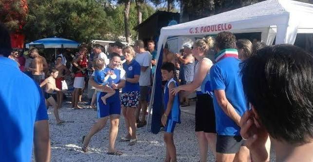 Tanta gente in spiaggia per la prova del palio