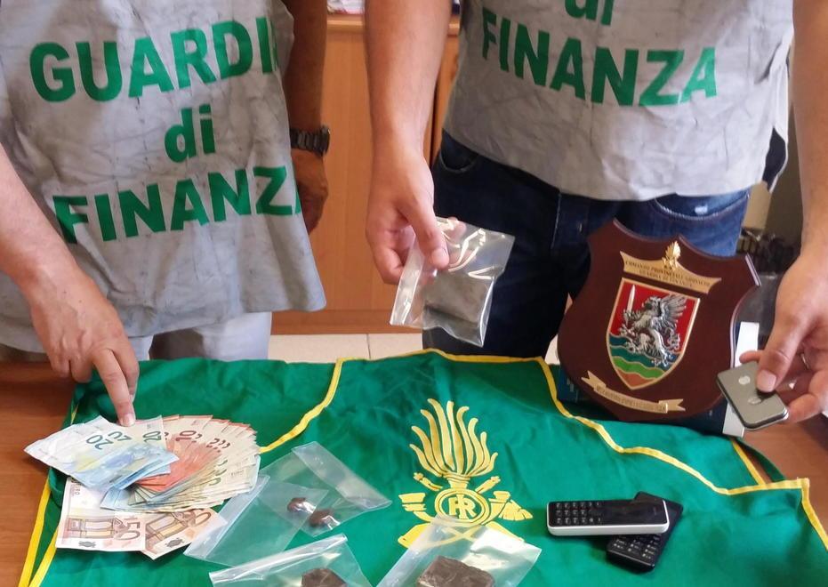 Droga durante la notte rosa: due arresti in pineta
