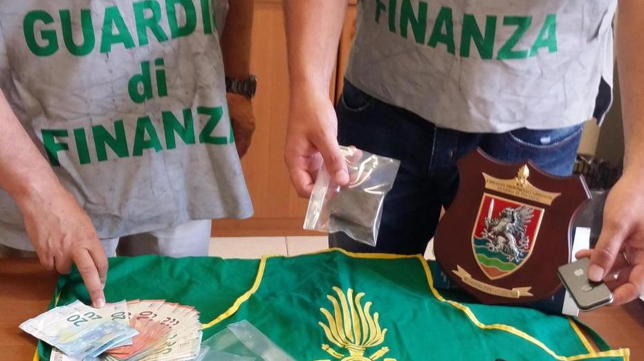 Droga durante la notte rosa: due arresti in pineta
