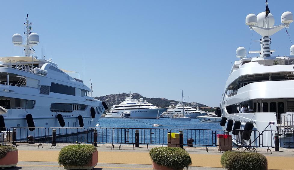 A Porto Cervo il Lady Moura dello sceicco arabo Nasser Al Rashid