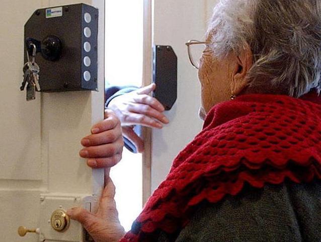 Anziana sventa truffa del falso incidente 