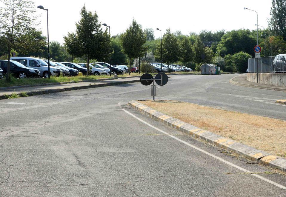 Trascinato dal rapinatore in scooter 