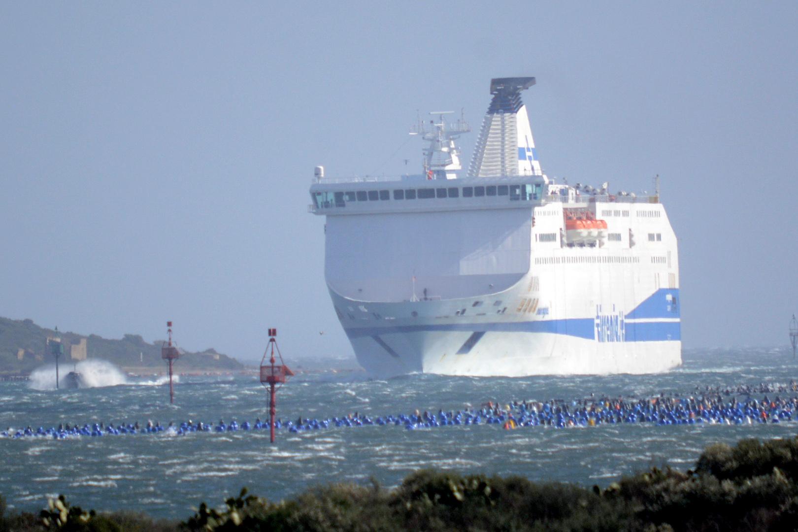 Scontro in porto a Genova, paura sulla nave per la Sardegna