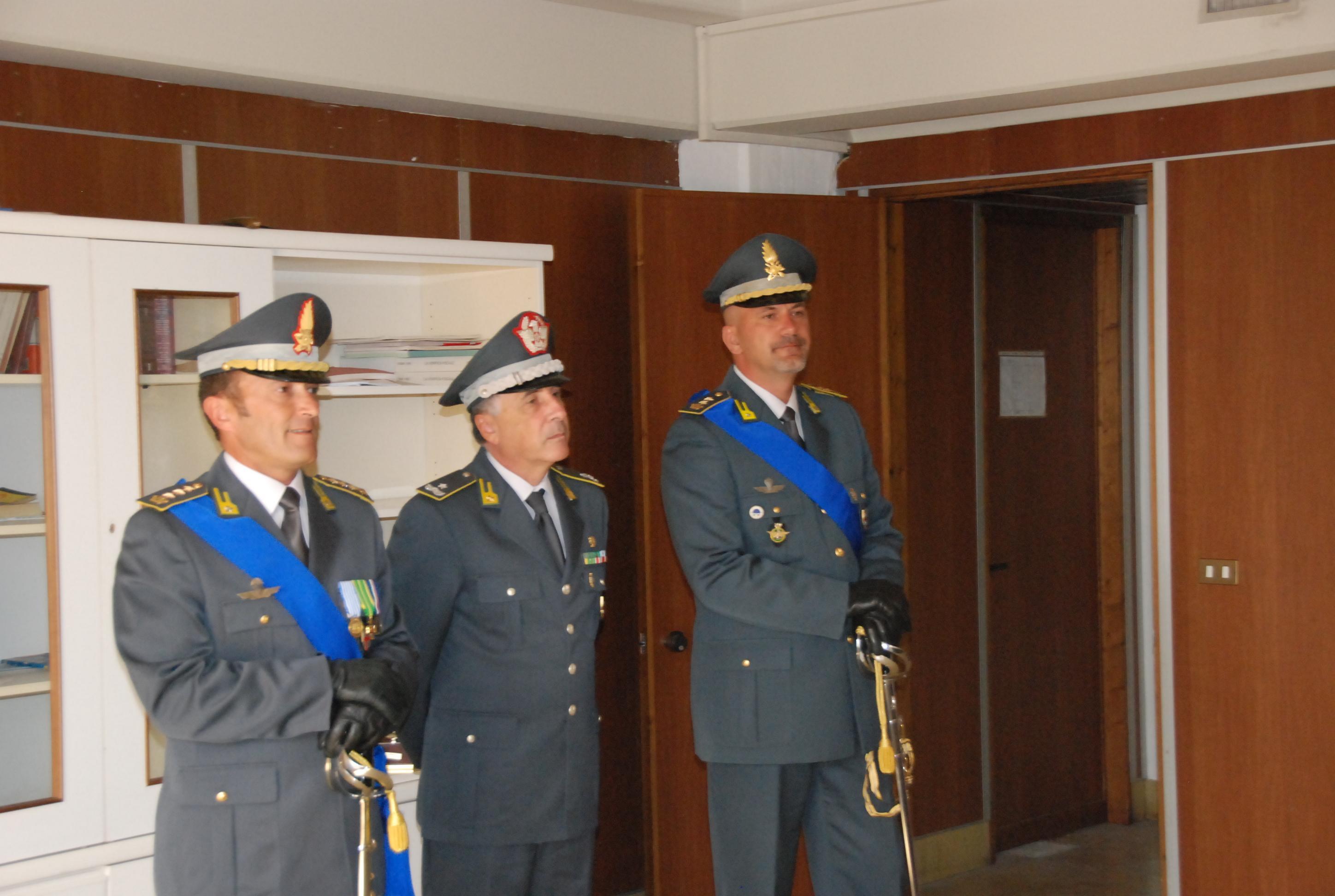 La cerimonia del passaggio di consegne al vertice della Guardia di Finanza di Oristano