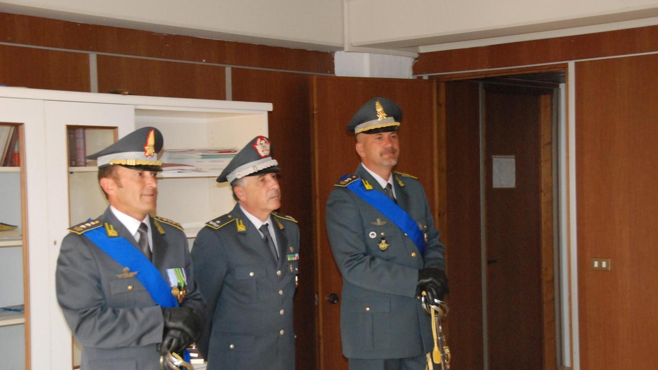 La cerimonia del passaggio di consegne al vertice della Guardia di Finanza di Oristano