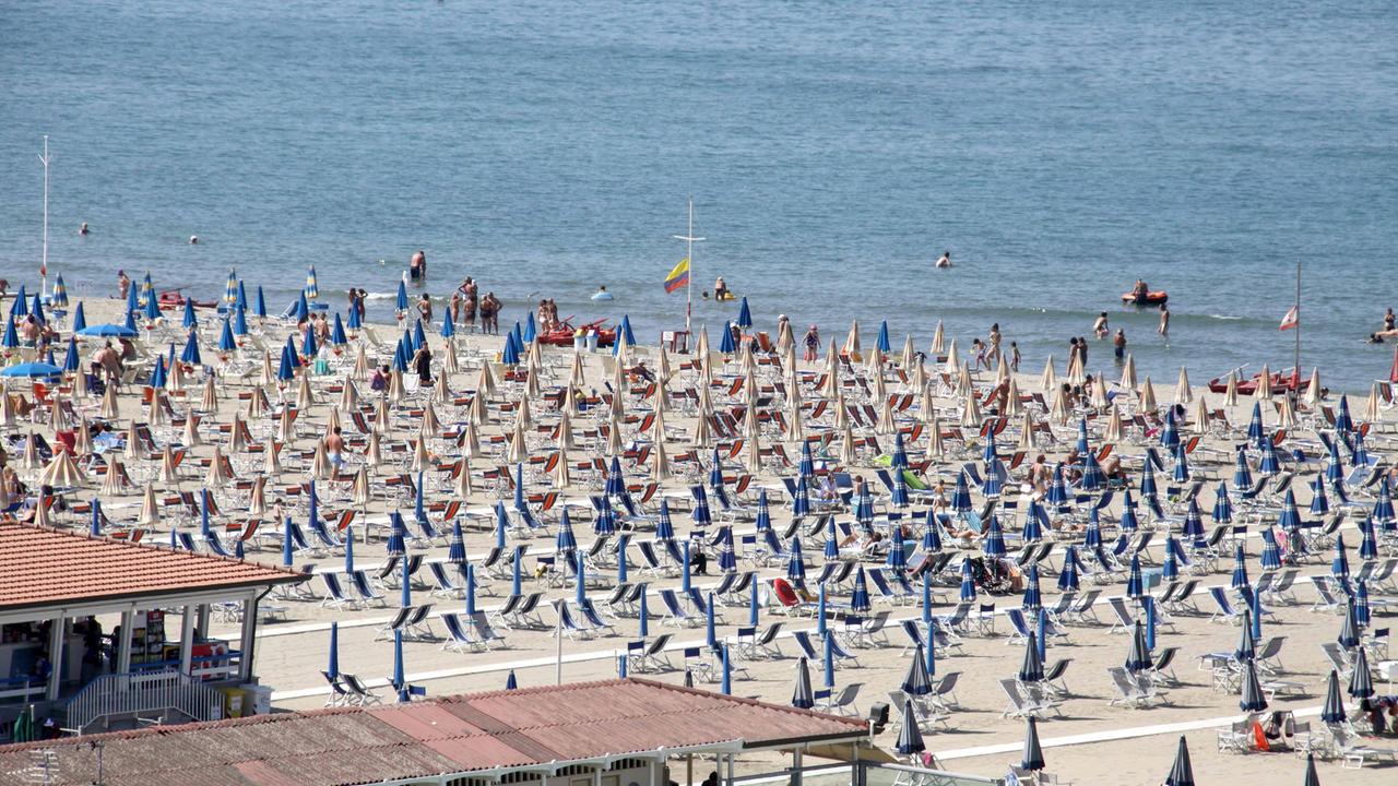 Balneari, la sentenza della Ue: niente proroghe, ma i bagni non vanno all'asta