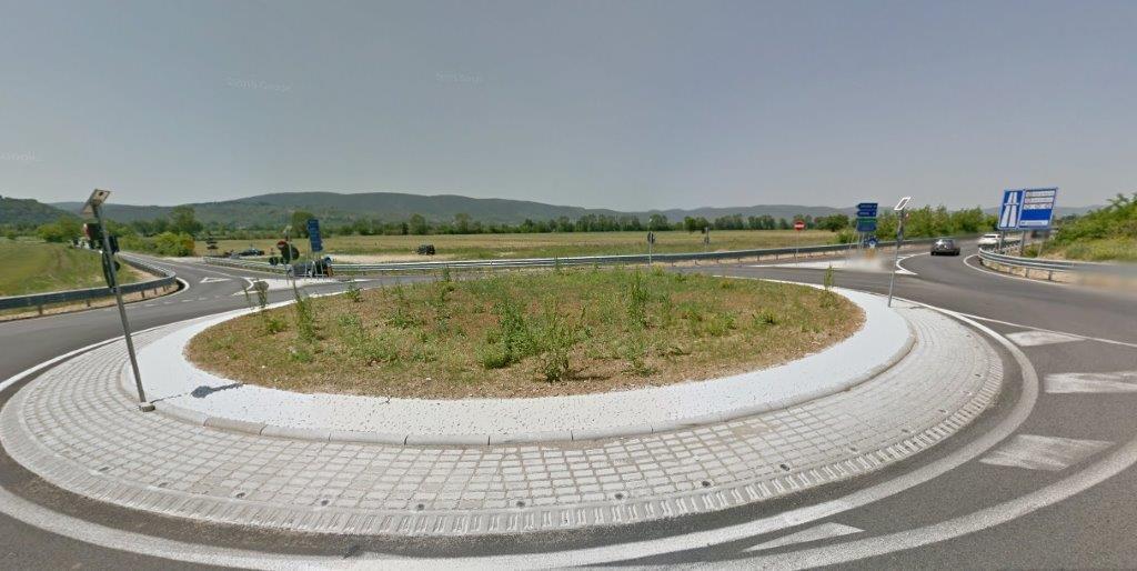 Il luogo dell'incidente: la rotonda al bivio di Orgia (foto da Google maps)