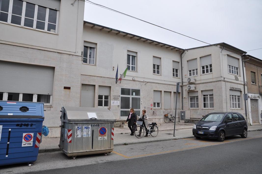 L'edificio dove ha sede l'ufficio Casa del Comune di Cecina