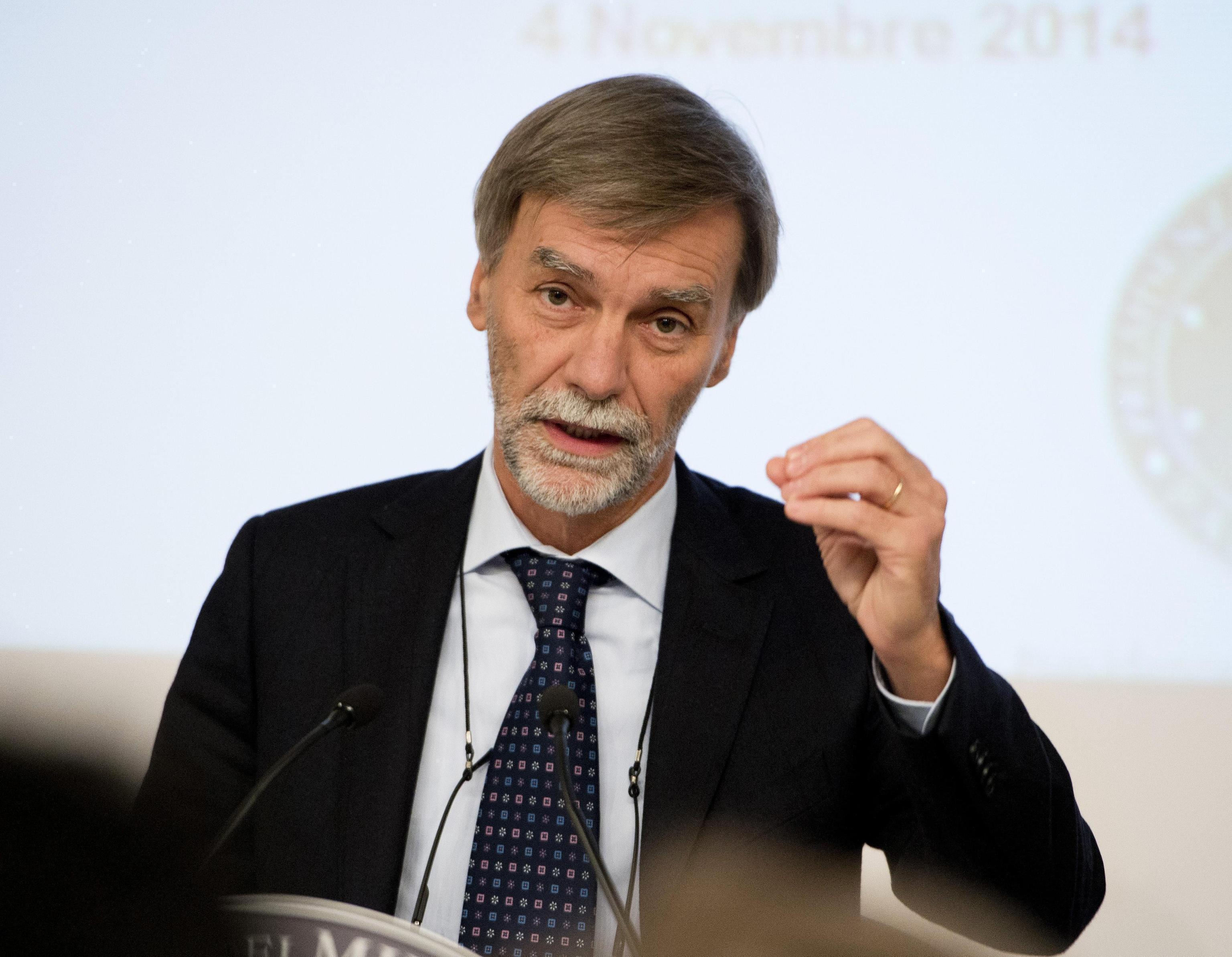 Scontro treni, l'ira di Delrio: "Ora basta bufale"