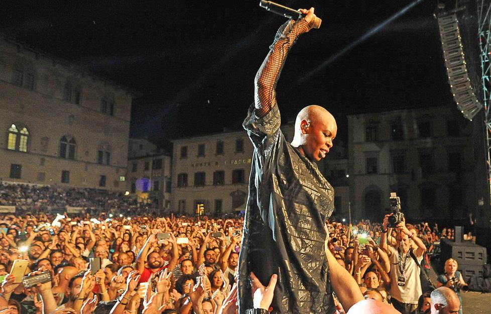 Piazza in delirio per gli Skunk Anansie 