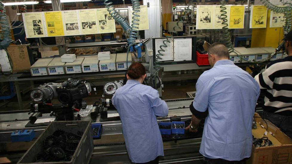Piaggio, domani incontro con i sindacati