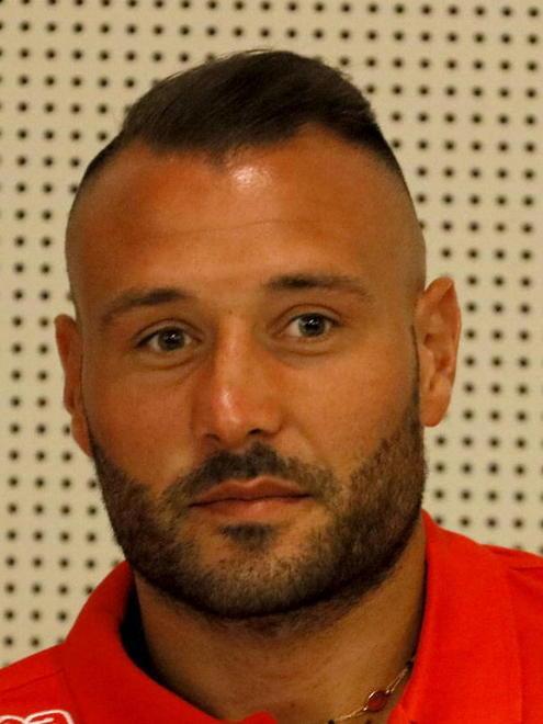 Difensore centrale roccioso a cui piace tanto cercare il gol