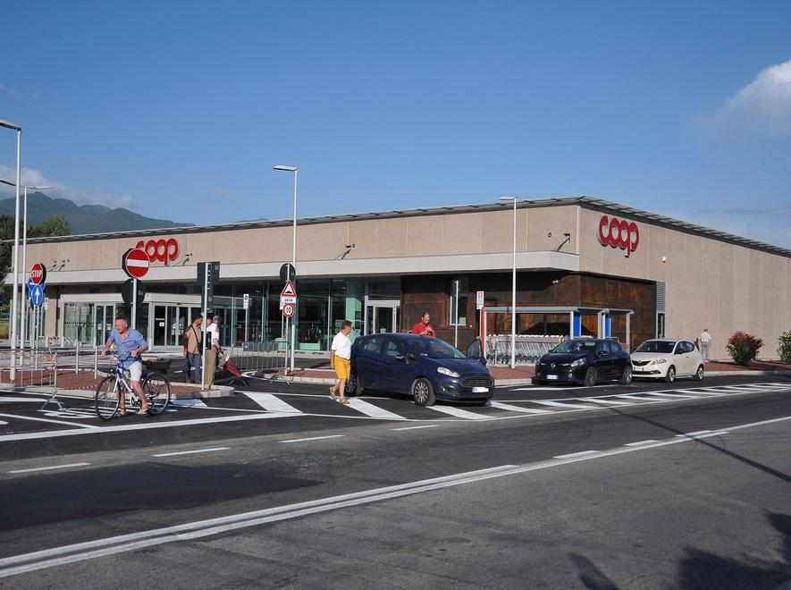 Apre la Coop al confine tra Seravezza e Forte 