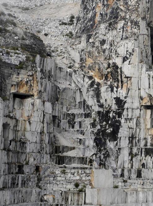 «La Regione ostacoli la privatizzazione delle cave» 