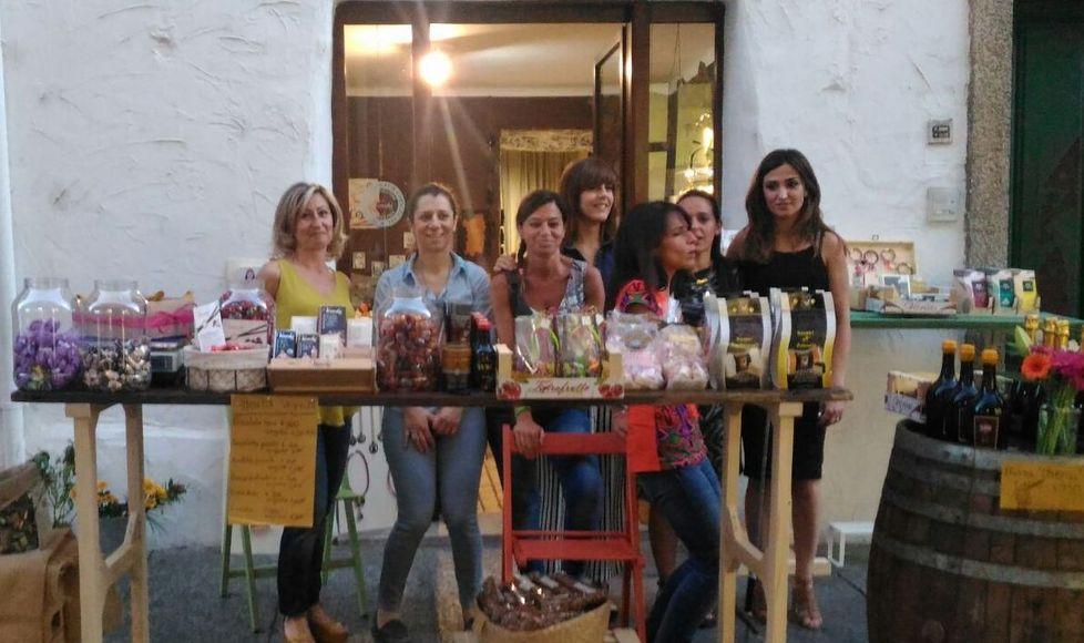 Giovedì colorati: negozi aperti fino alle 22