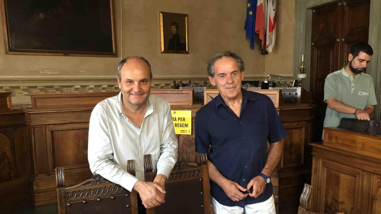 L'assessore Claudio Capuano con Massimo Ferrini della Tages